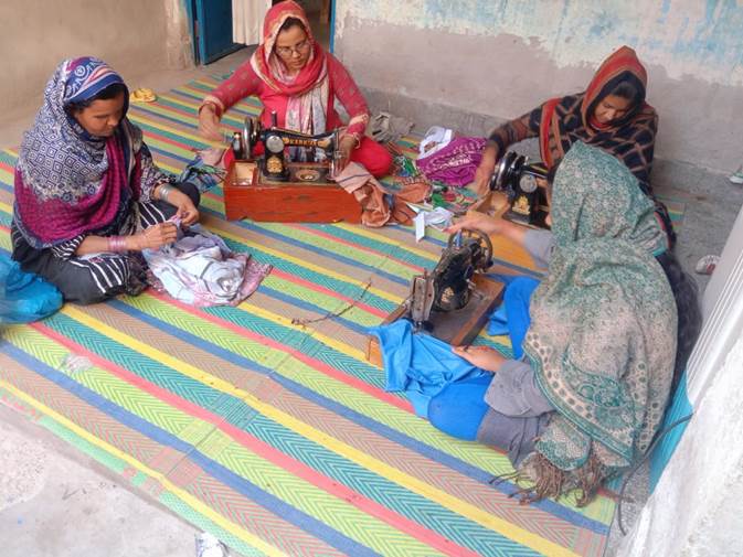 A group of women sitting on the floor

Description automatically generated with medium confidence