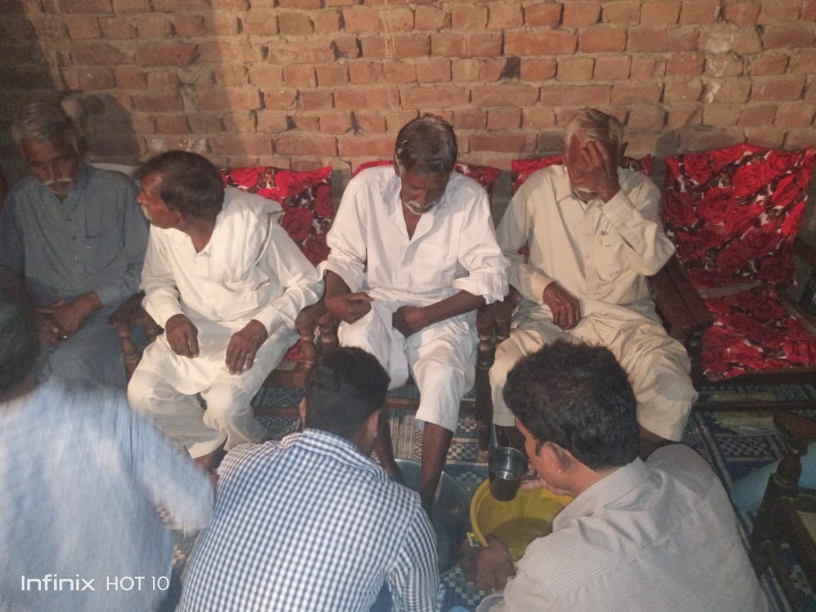 A picture containing person, wall, people, group

Description automatically generated