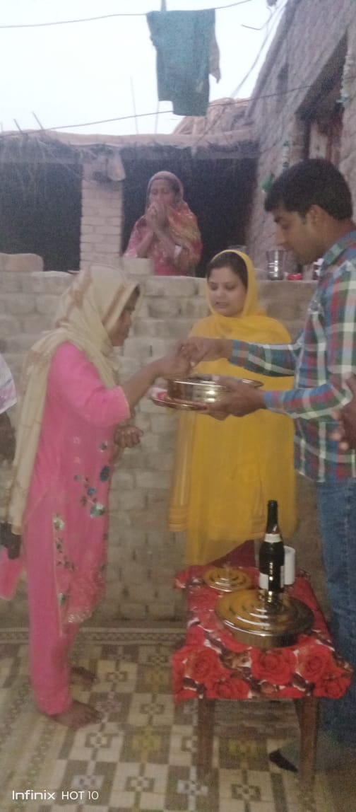 A picture containing person, indoor

Description automatically generated