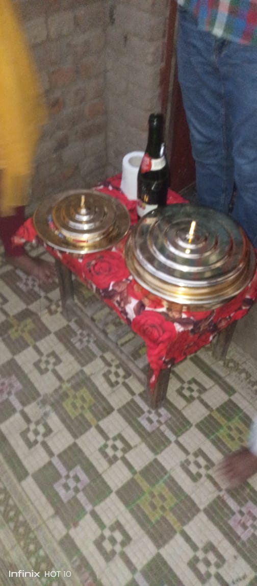 A picture containing indoor

Description automatically generated