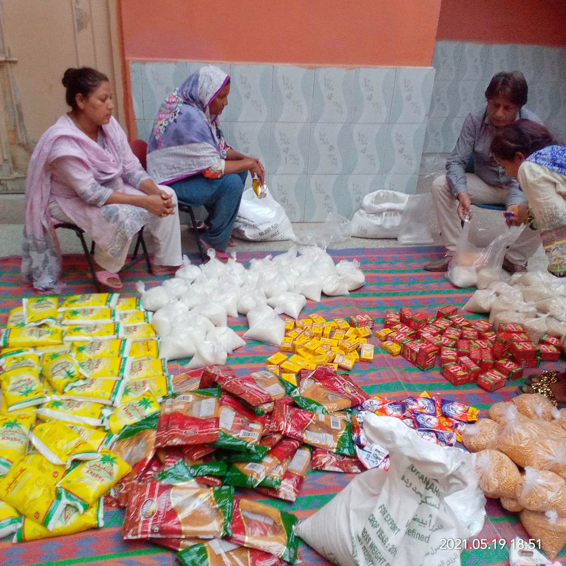 A picture containing person, marketplace, several, cluttered

Description automatically generated