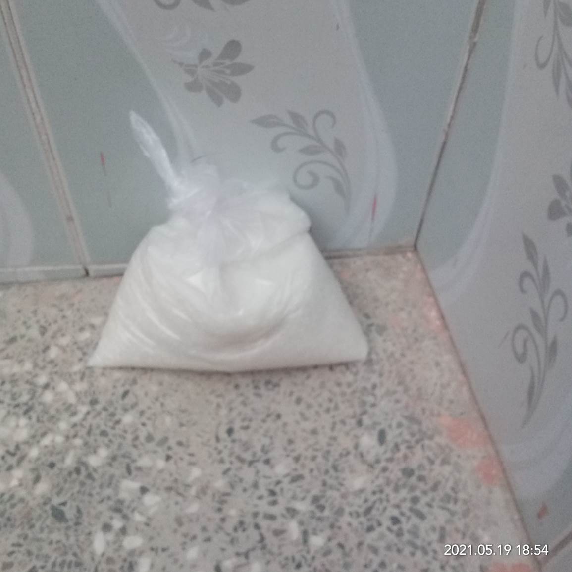 A picture containing indoor, dirty

Description automatically generated