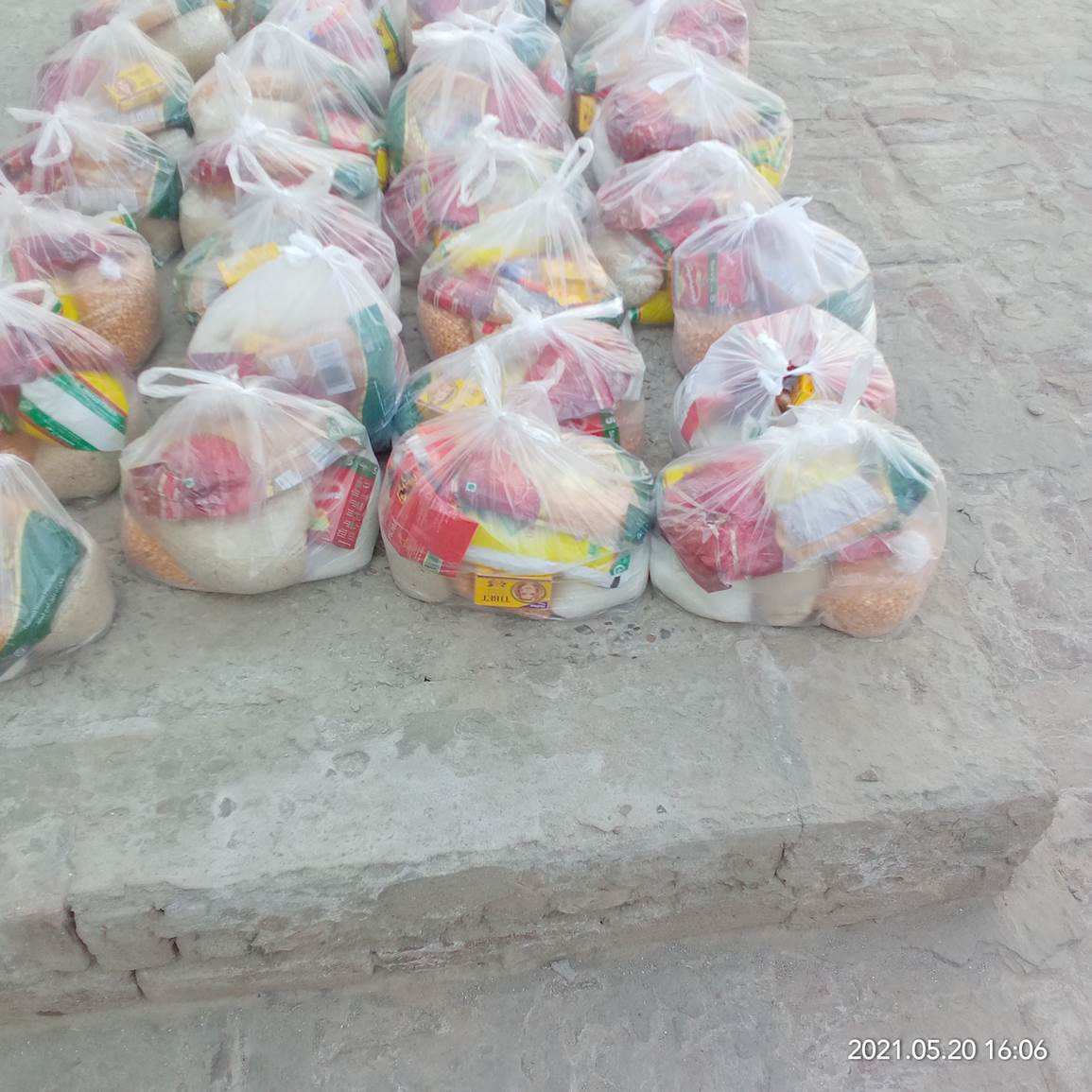 A picture containing ground, food, plastic, lined

Description automatically generated