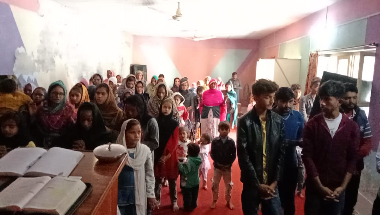 A group of children in a room

Description automatically generated with medium confidence